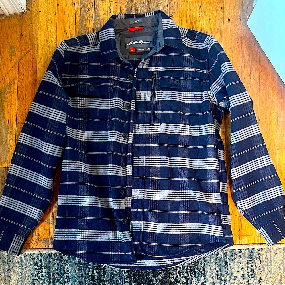 Eddie Bauer Men’s Heavyweight Flannel (Medium). Beautiful condition barely worn